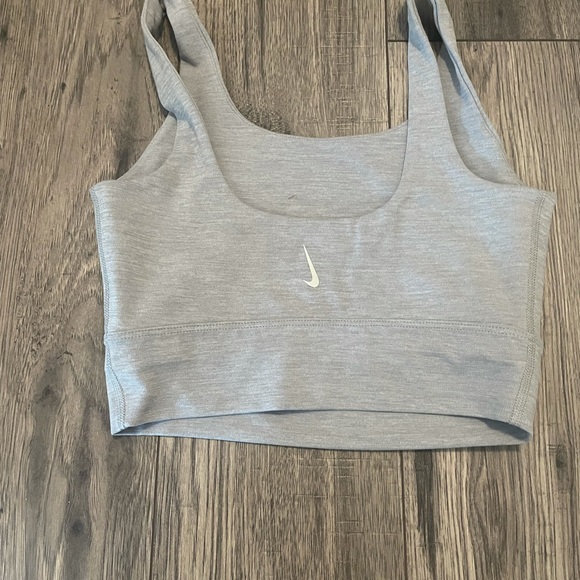 Nikes sports bras xs for both - Picture 4 of 5